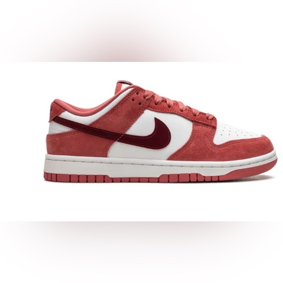 Nike Dunks low Valentines Day sneakers - Picture 6 of 6
